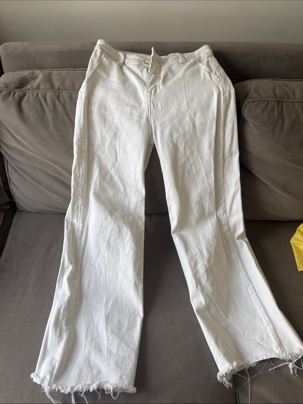 Women's White Straight-Leg Jeans with Raw Hem